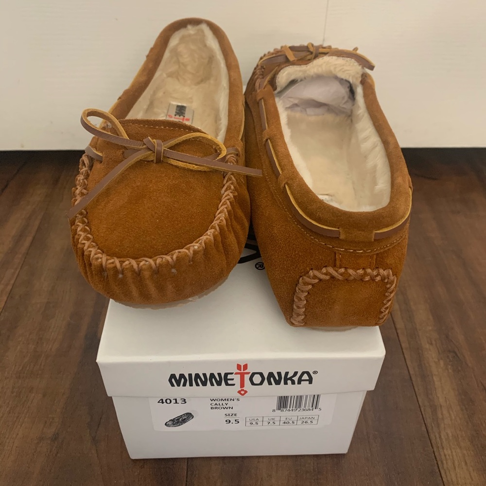 NIB Minnetonka Cally slippers